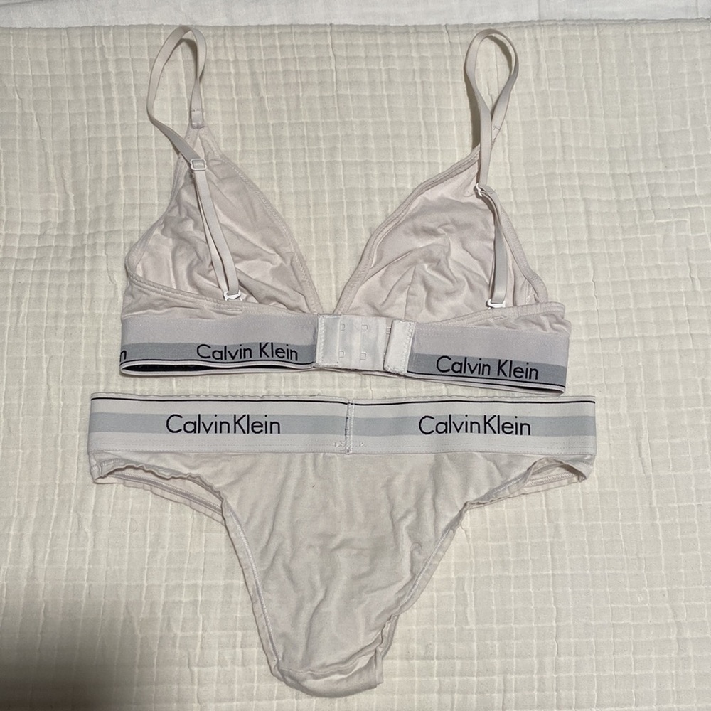 Calvin Klein Intimates Set - Picture 4 of 6